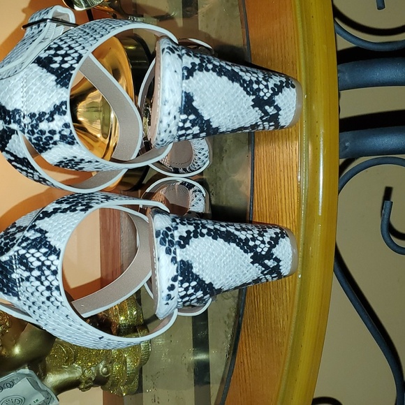 Torrid size 10.5 animal print shoe - Picture 3 of 9